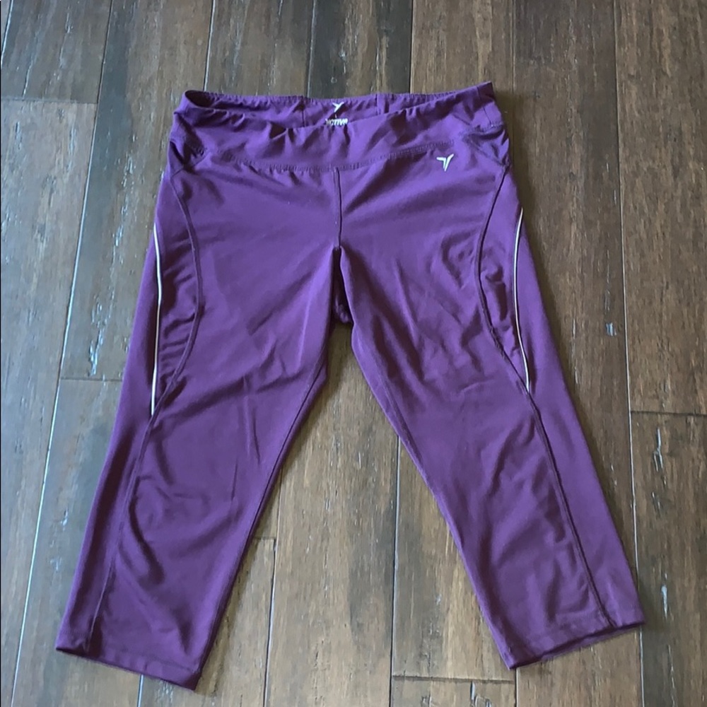 Old Navy Active Capris Size L